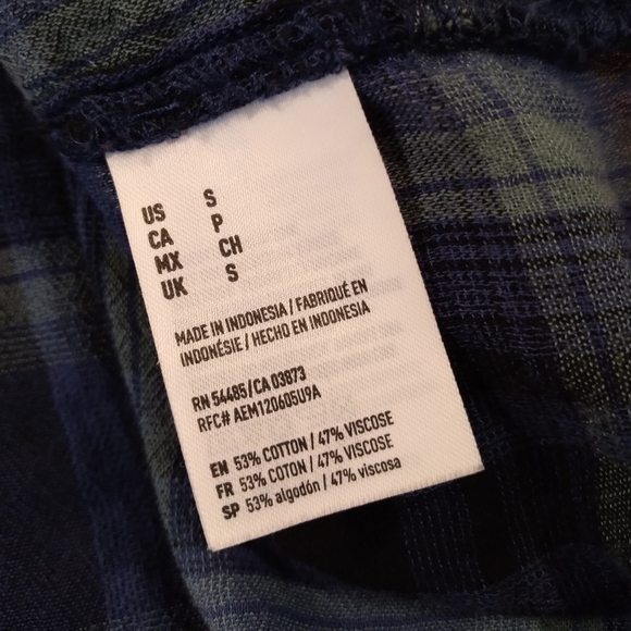 American Eagle boyfriend fit plaid button up shirt - Picture 9 of 11